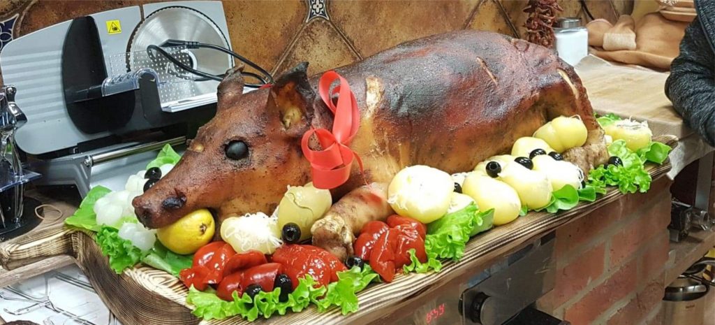 Pečené prasiatko na čiernom pive s zeleninou Pecmaniak