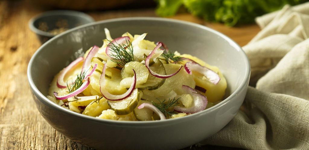 Cibuľovo-octový zemiakový šalát