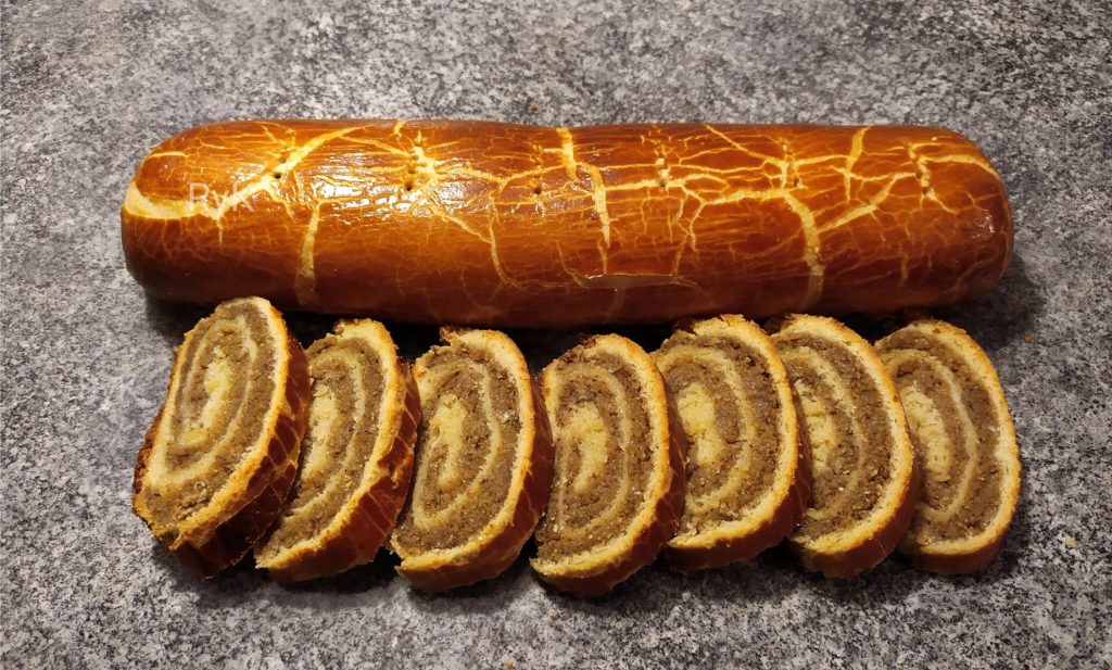 Jeden náš známy cukrár jej poradil, že závin ktorý sa neroztrhne, nebol pripravený s láskou. 